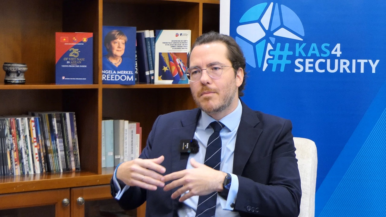 Phỏng vấn Đại diện thường trú Quỹ KAS tại Việt Nam Florian Feyerabend (2)