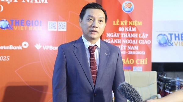 Giám đốc đối ngoại công ty TNHH Amway Việt Nam Nguyễn Phương Sơn trả lời phỏng vấn bên lề Lễ kỷ niệm 80 năm thành lập Ngành Ngoại giao