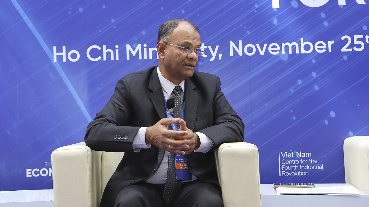 Phó Chủ tịch phụ trách kỹ thuật của Qualcomm trả lời phỏng vấn bên lề Diễn đàn Kinh tế mùa Thu năm 2025.