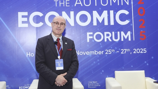 Giám đốc điều hành quốc gia Nhật Bản và Phó Chủ tịch phát triển kinh doanh, Tổ chức nghiên cứu SRI International trả lời phỏng vấn bên lề Diễn đàn Kinh tế mùa Thu năm 2025