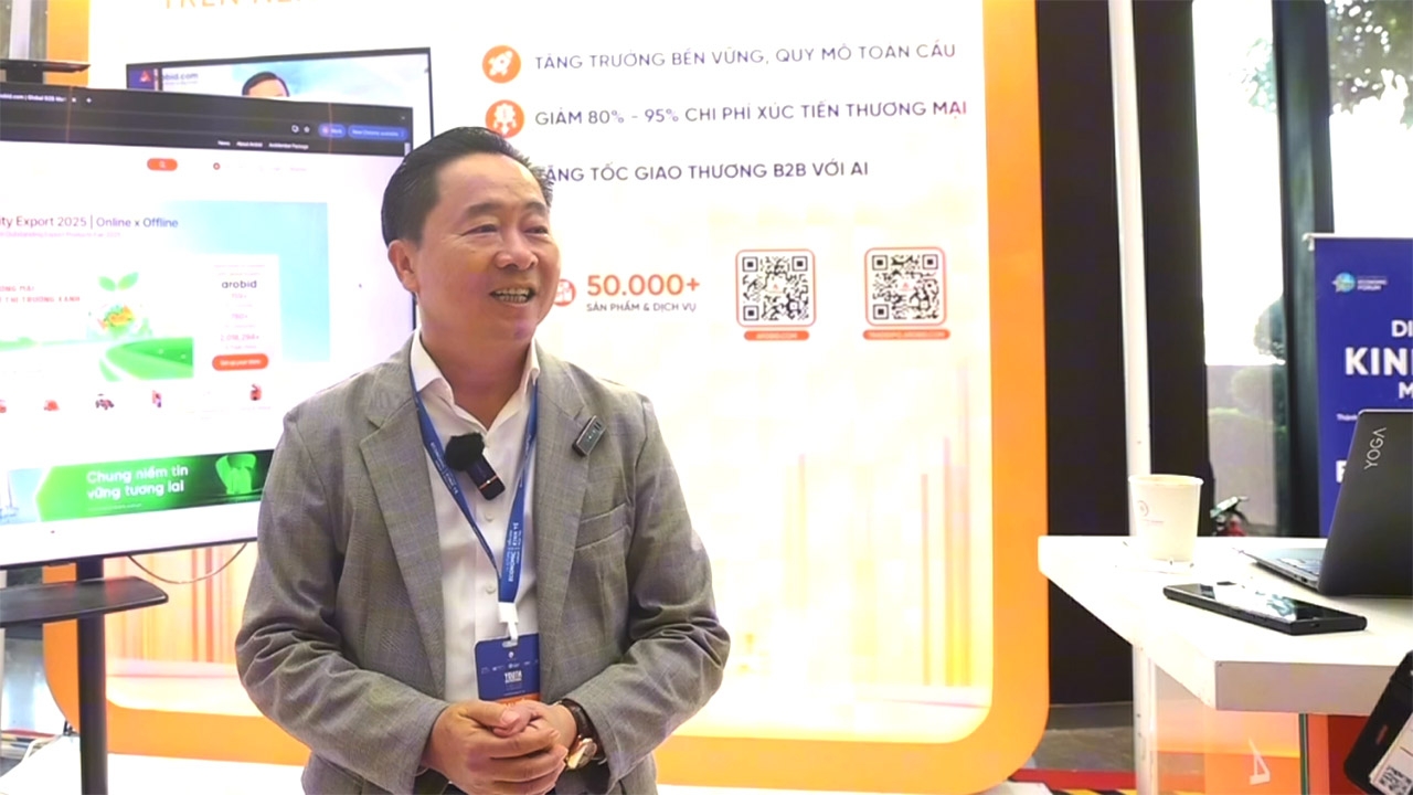 Chủ tịch HĐQT Công ty CP Công nghệ Arobid trả lời phỏng vấn bên lề Diễn đàn Kinh tế mùa Thu năm 2025