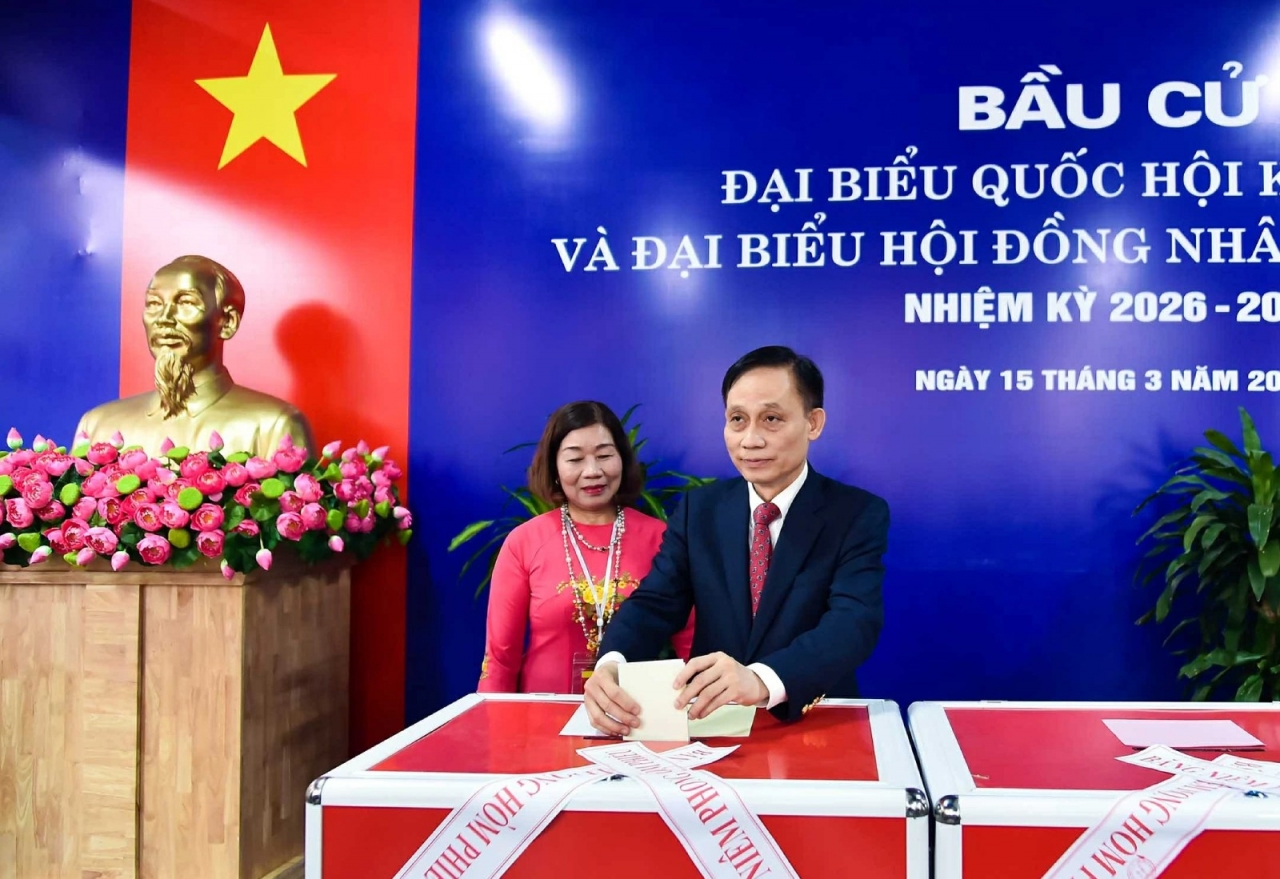 Ủy viên Bộ Chính trị, Bộ trưởng Ngoại giao Lê Hoài Trung bỏ phiếu bầu cử đại biểu Quốc hội khóa XVI và đại biểu HĐND các cấp nhiệm kỳ 2026-2031